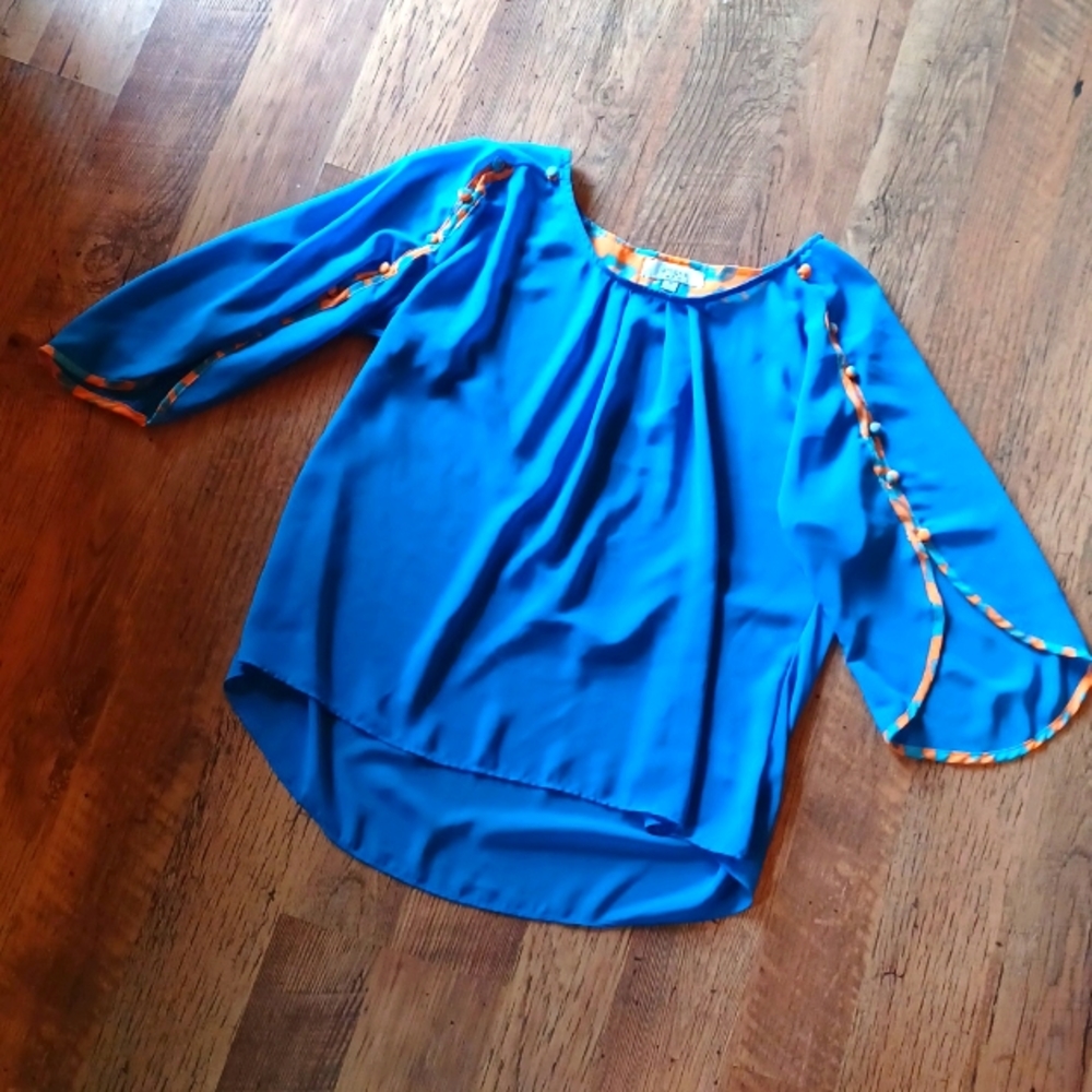 Umgee blue and fluorescent orange sheer 3/4 length shirt. Size medium.